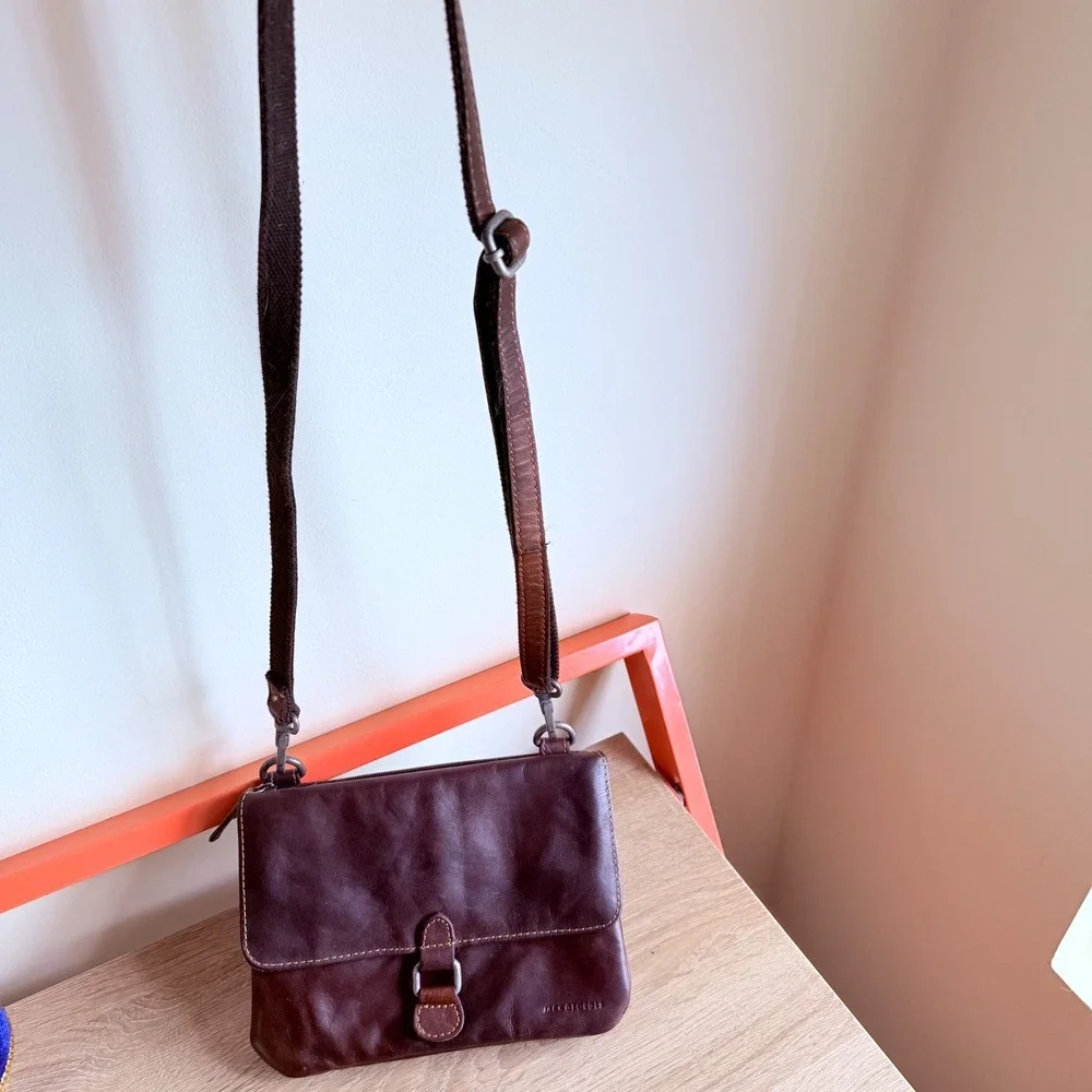 Jack Georges  Leather‎ Small Crossbody Flap Pockets Adjustable Rustic Classic